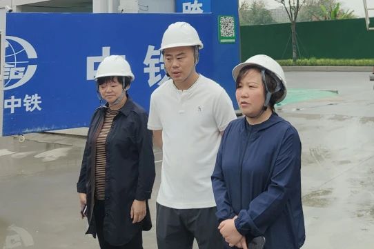 1752564970701404.jpg 成都市新津區(qū)人大常委會副主任楊梅到五津長島小學(xué)項目檢查指導(dǎo)工作.jpg